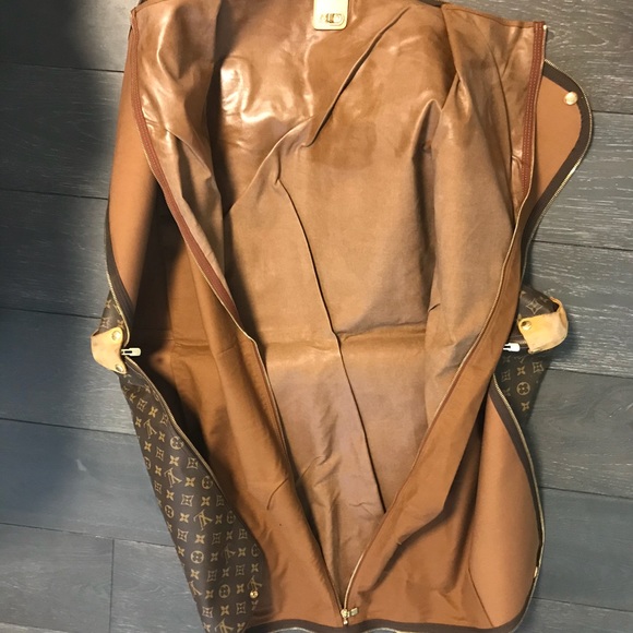 SOLD Authentic Louis Vuitton garment or Portfolio - Picture 3 of 8